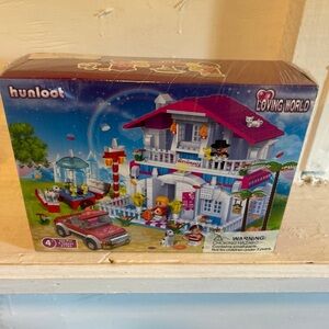 Source Unknown Loving World Building Set - Multicolor